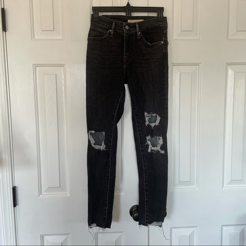 Ripped black 721 Levi jeans
